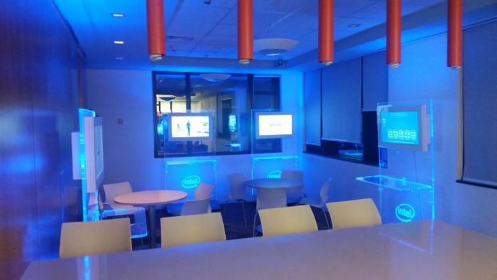 Intel - Show Rom - Totem-Cadeira 3D