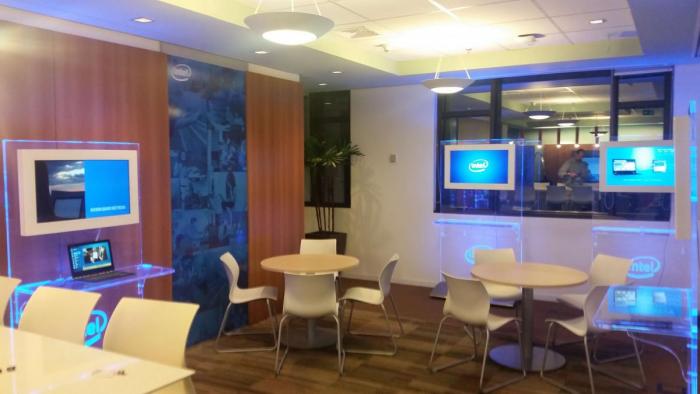 Intel - Show Rom - Totem-Cadeira 3D